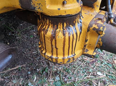 jcb hydraulic oil leak